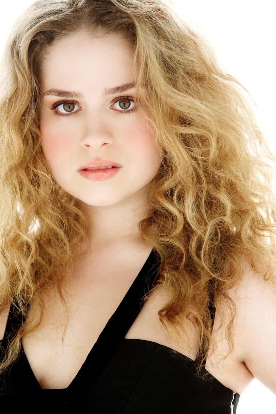 http://www.teenidols4you.com/blink/Actors/Allie-Grant/allie-grant-1315070290.jpg