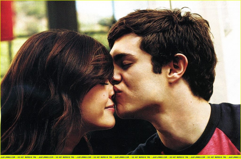 rachel bilson and adam brody dating. /Adam brody tonight show. who is adam brody dating - adam brody the oc/