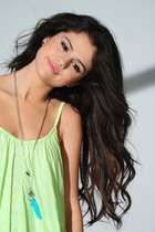 Selena Gomez : selena-gomez-1325476851.jpg
