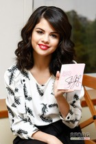 Selena Gomez : selena_gomez_1305902633.jpg