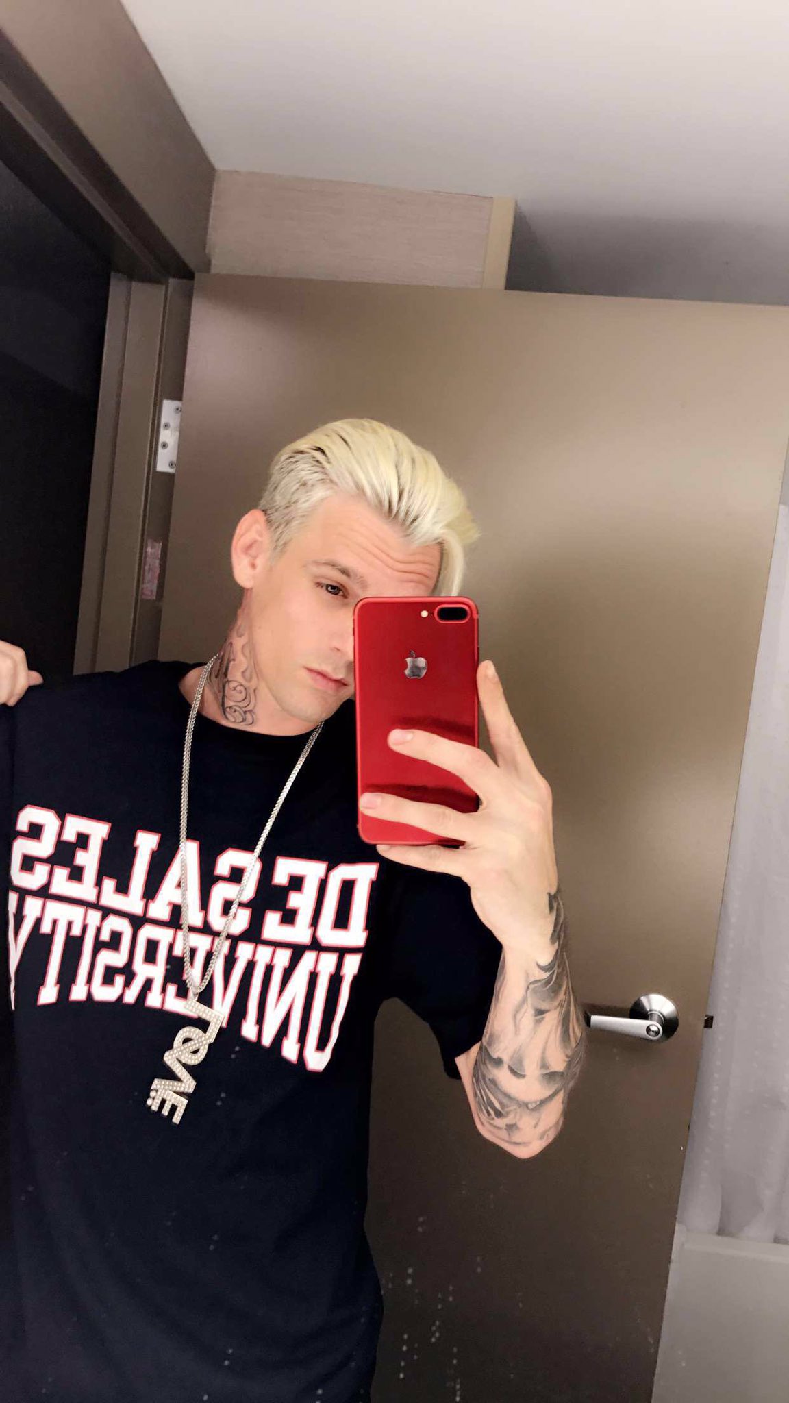 General photo of Aaron Carter