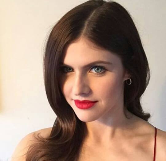 Alexandra Daddario in Golden Globe Awards