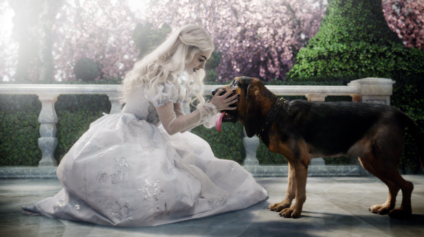 Anne Hathaway in Alice in Wonderland