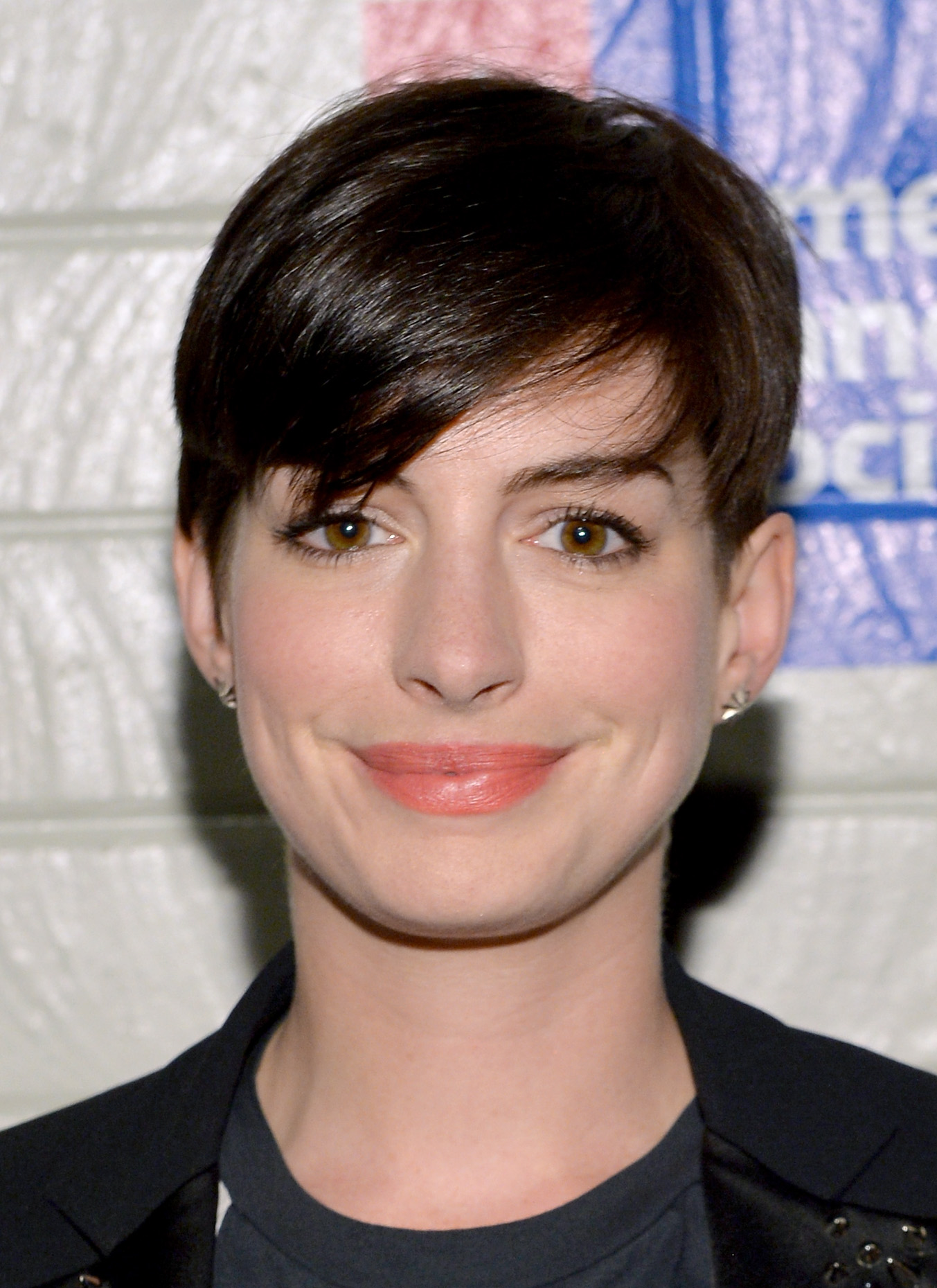 General photo of Anne Hathaway