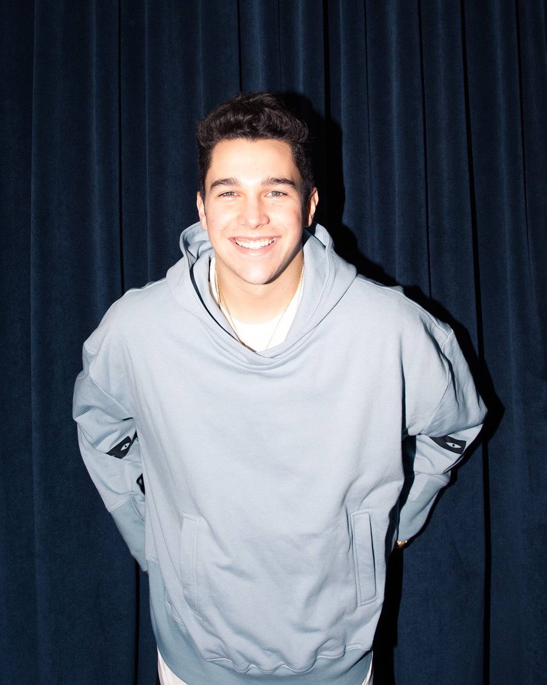 General photo of Austin Mahone