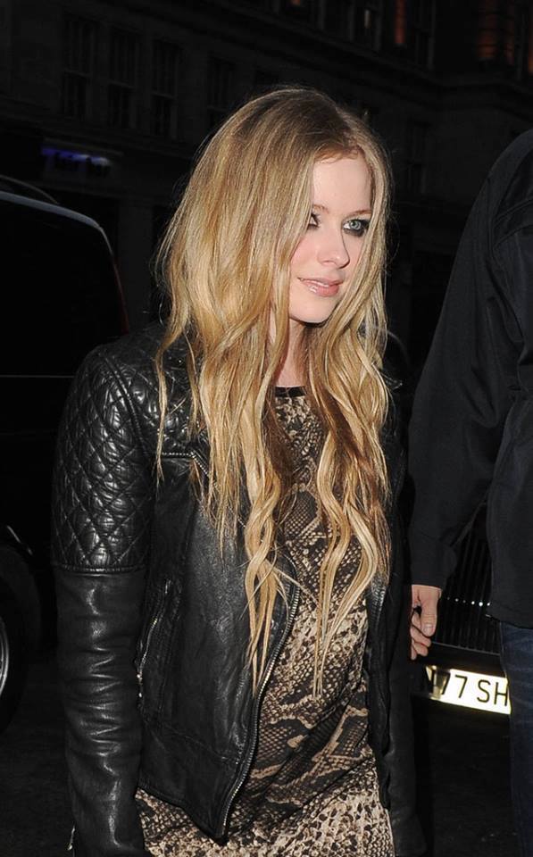 Picture of Avril Lavigne in General Pictures - avril-lavigne-1370635949 ...