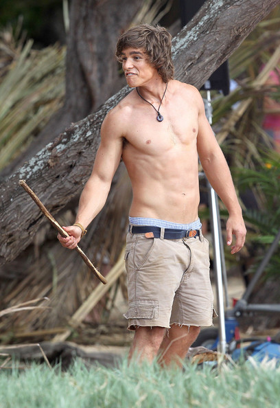 Brenton Thwaites in Blue Lagoon: The Awakening