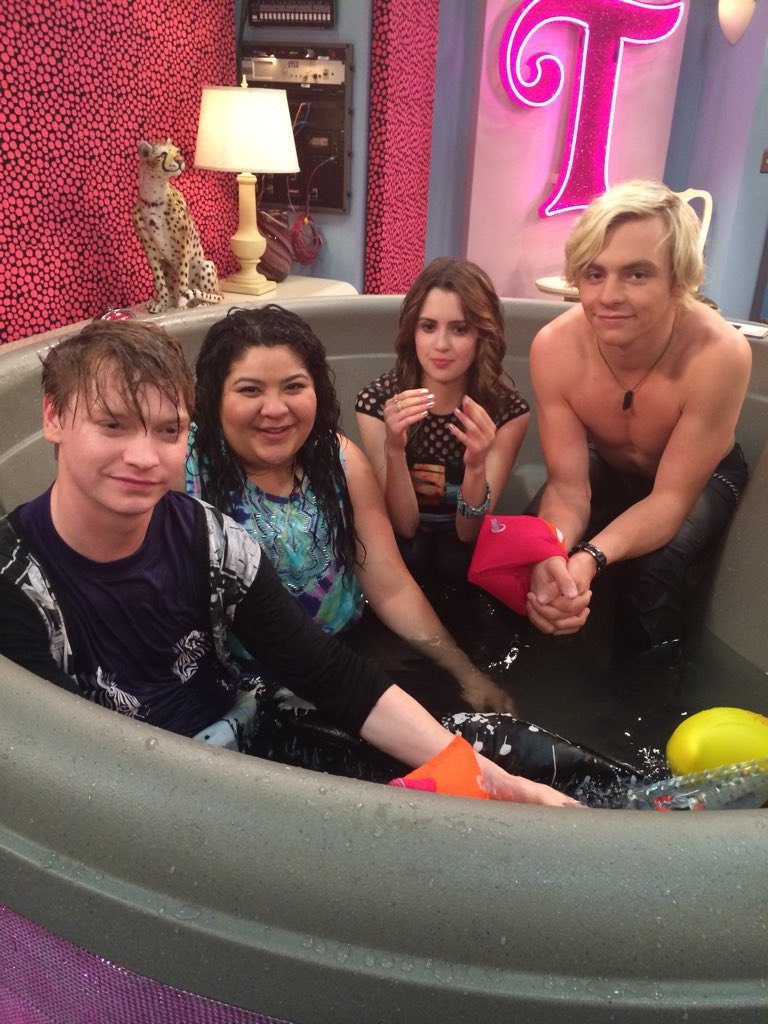 Calum Worthy in Austin & Ally