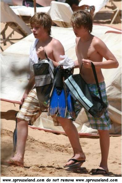 General photo of Cole & Dylan Sprouse