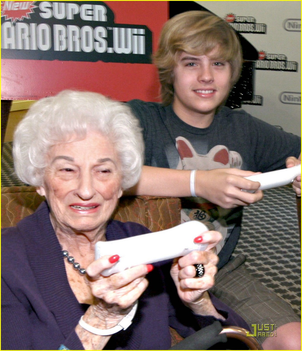 General photo of Cole & Dylan Sprouse