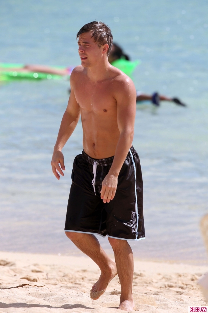 General photo of Derek Hough