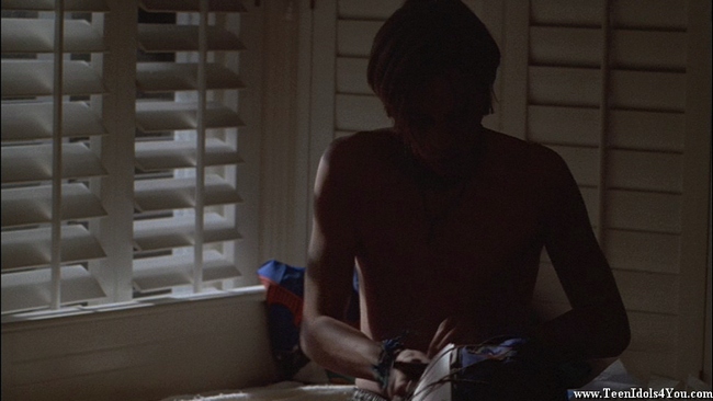 Devon Sawa in Around the Fire