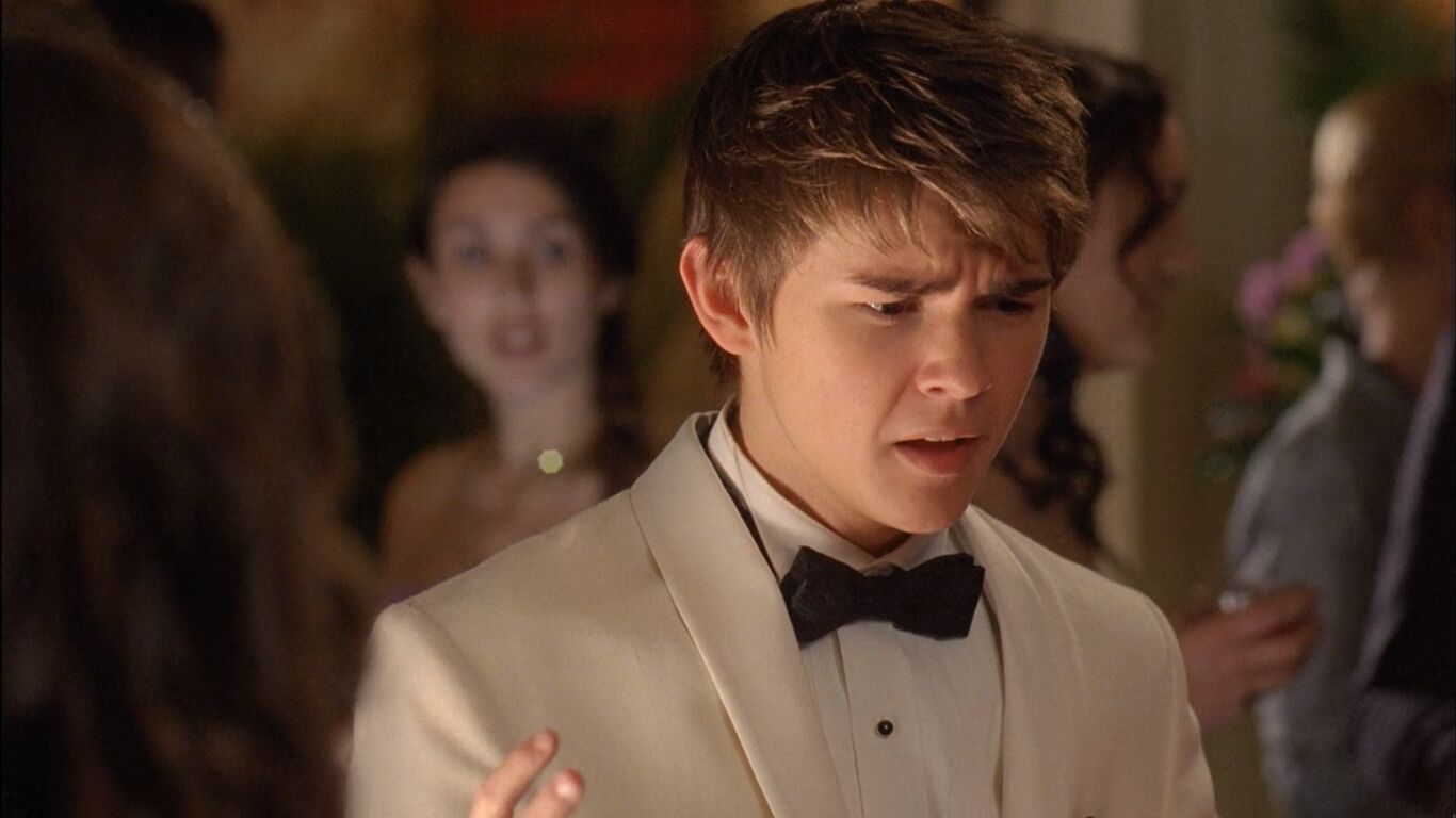 Dylan Everett in Frenemies