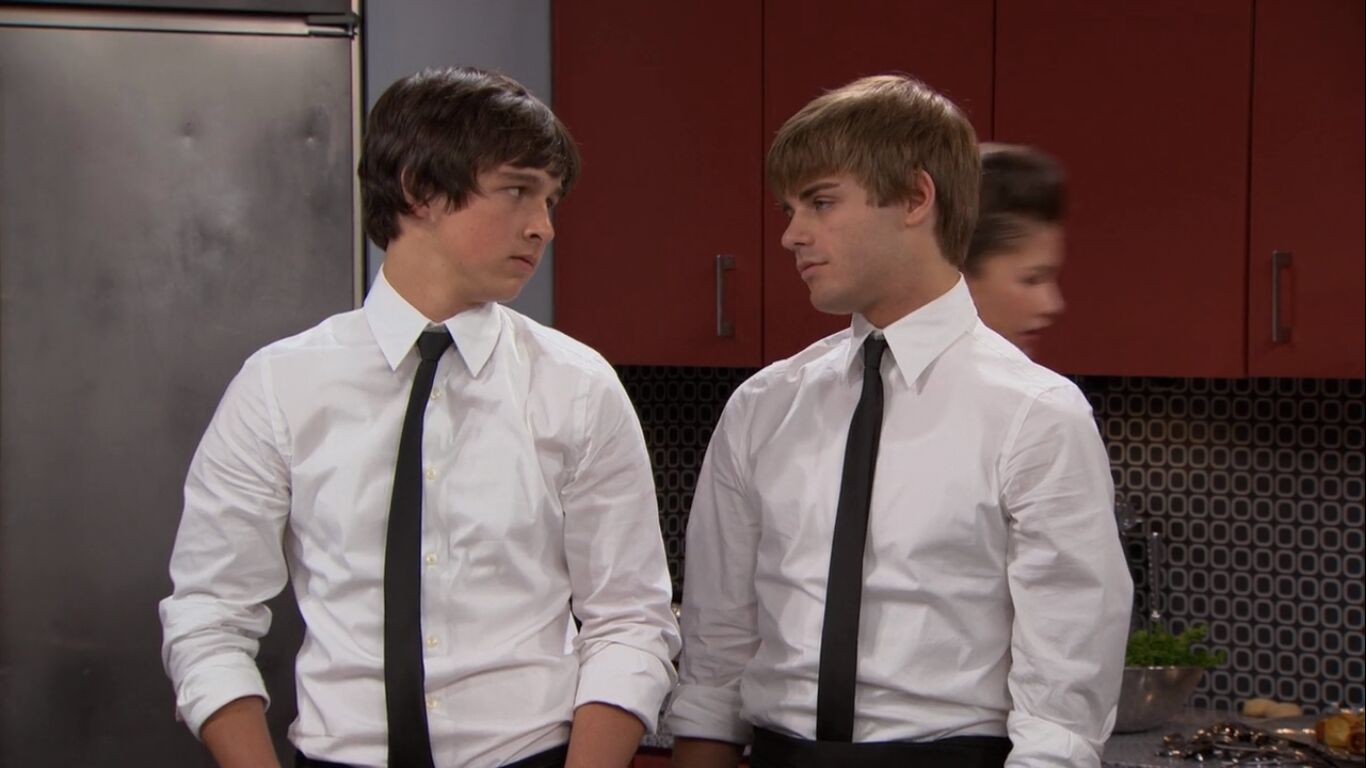 Garrett Clayton in Shake It Up, episode: Party It Up!