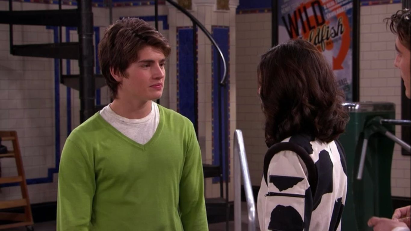 Gregg Sulkin in Wizards of Waverly Place, episode: Journey to the Center of the Mason
