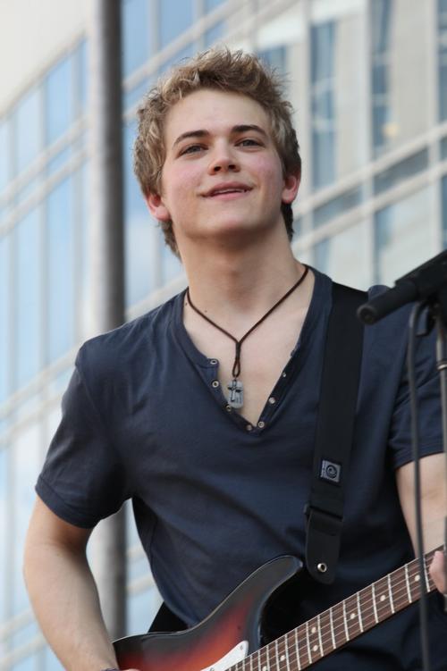 General photo of Hunter Hayes