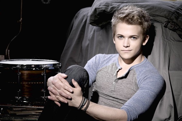 General photo of Hunter Hayes