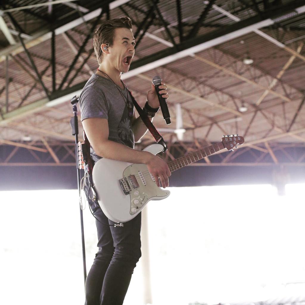 General photo of Hunter Hayes