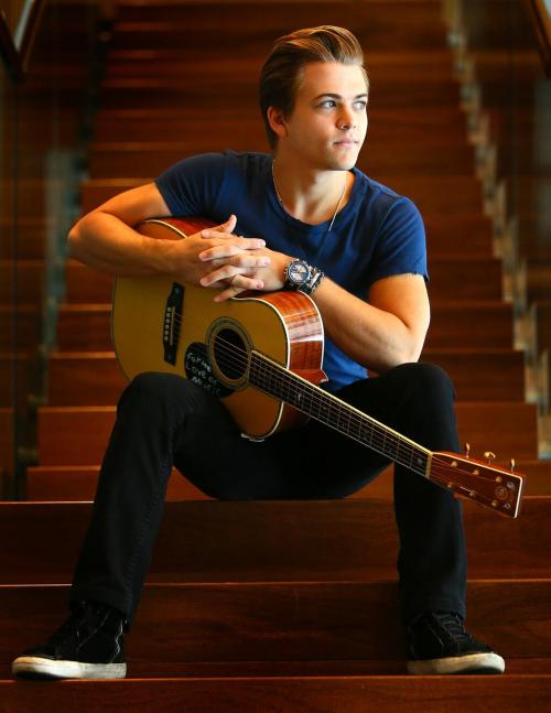 General photo of Hunter Hayes