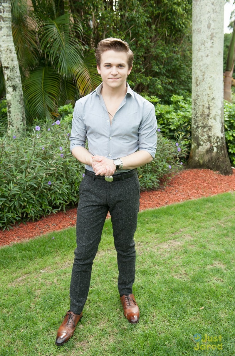 General photo of Hunter Hayes