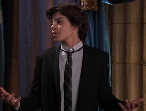 Jake T. Austin in Wizards of Waverly Place (Season 4)