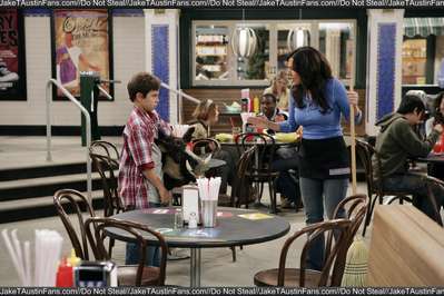 Jake T. Austin in Wizards of Waverly Place (Season 1)