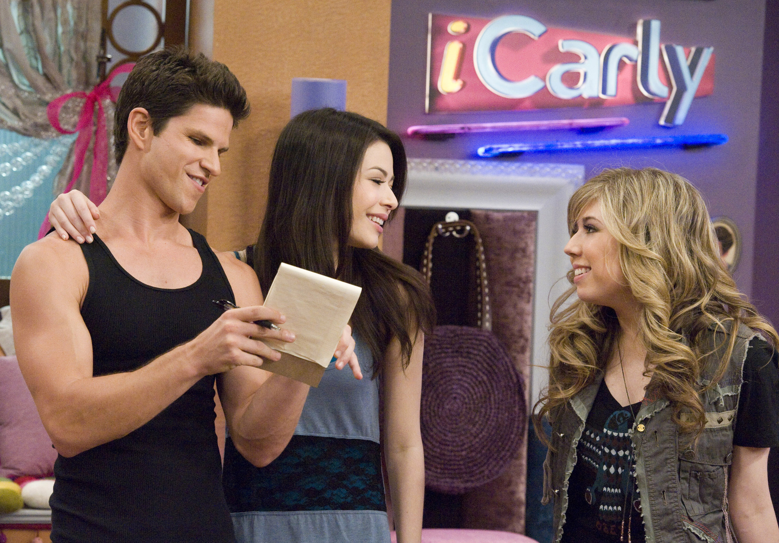 Jennette McCurdy in iCarly: (Season 4)