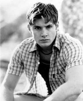 http://www.teenidols4you.com/blink/Actors/jensen_ackles/jensen_ackles_1215145841.jpg