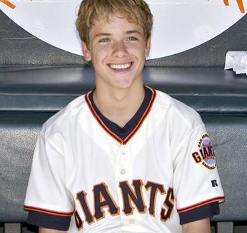 Jeremy Sumpter in Clubhouse, episode: Pilot