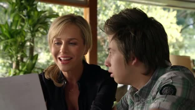 Jimmy Bennett in No Ordinary Family