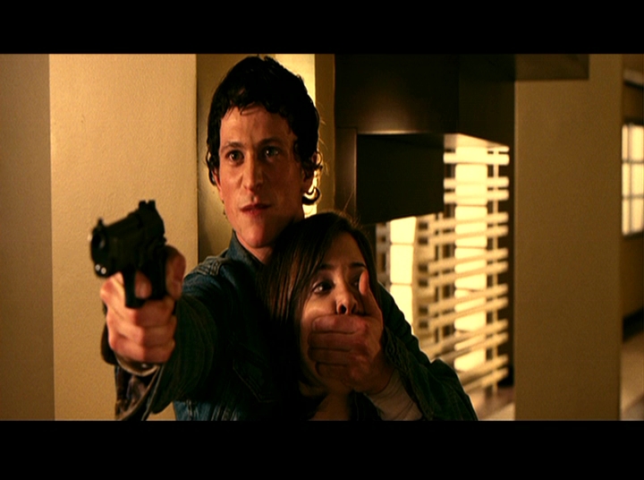 Jonathan Tucker in Hostage