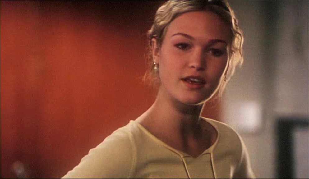 Julia Stiles in Carolina