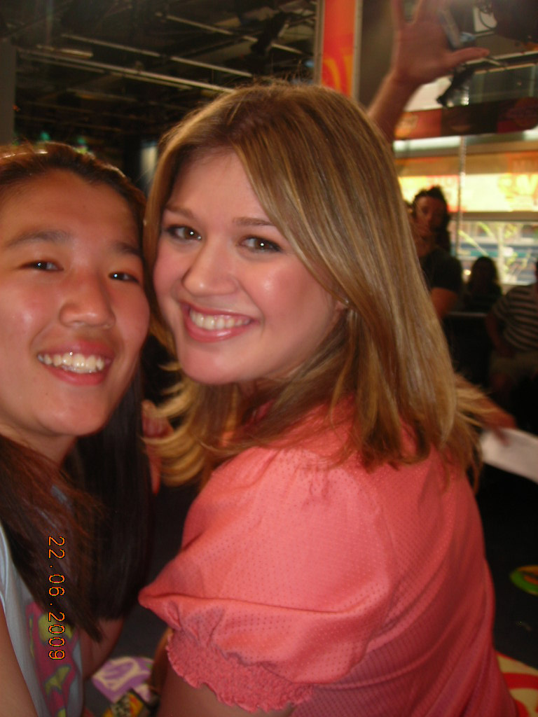 General photo of Kelly Clarkson