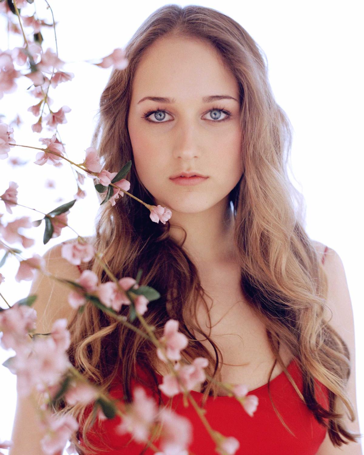 General photo of Leelee Sobieski