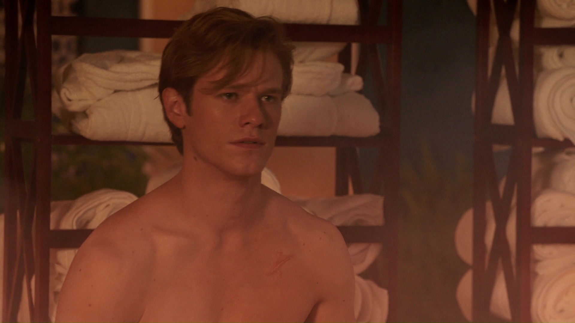 Lucas Till in MacGyver