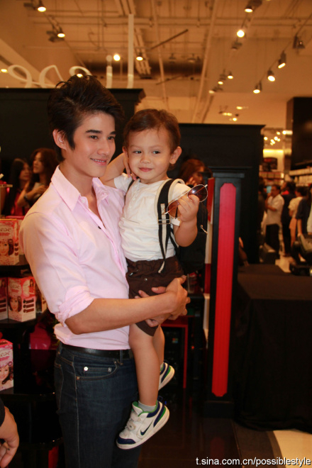 General photo of Mario Maurer