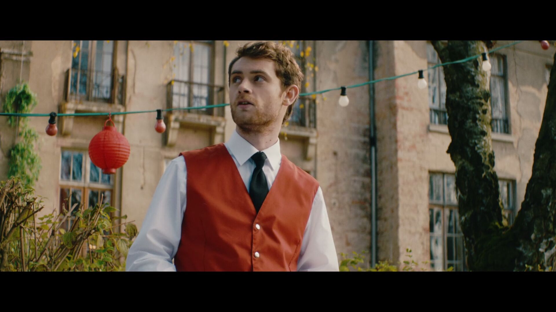 Matt O'Leary in Stung