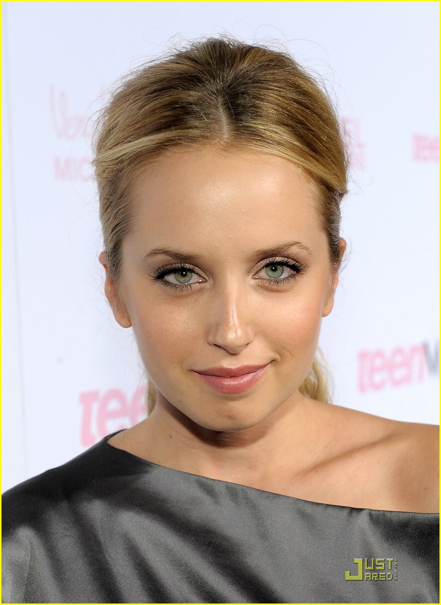 Picture of Megan Park in General Pictures meganpark_1286418047.jpg