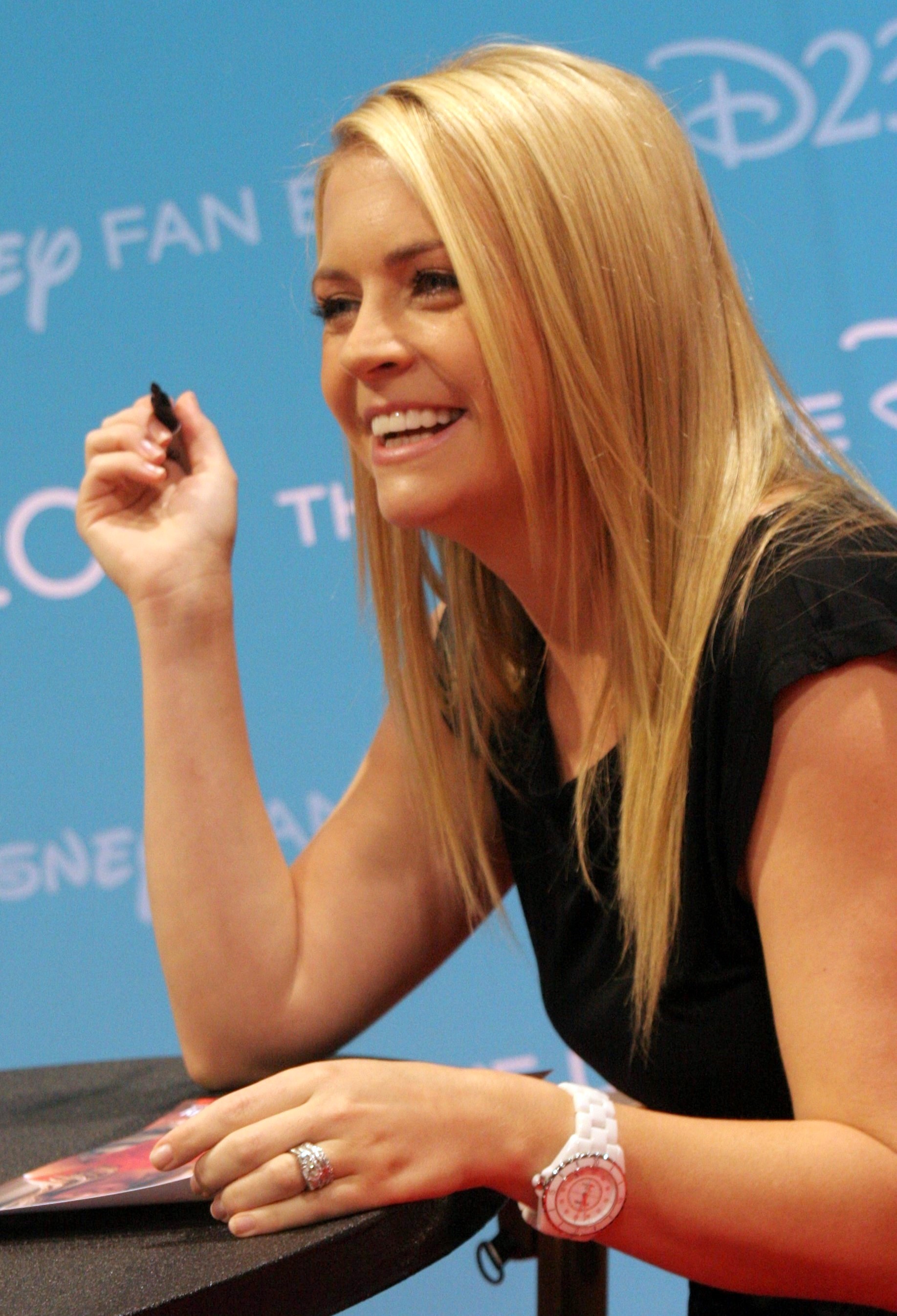 General photo of Melissa Joan Hart