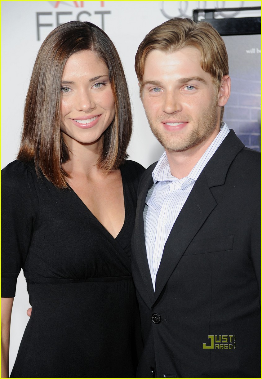 General photo of Mike Vogel