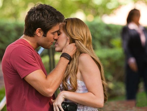 Miley Cyrus in So Undercover 