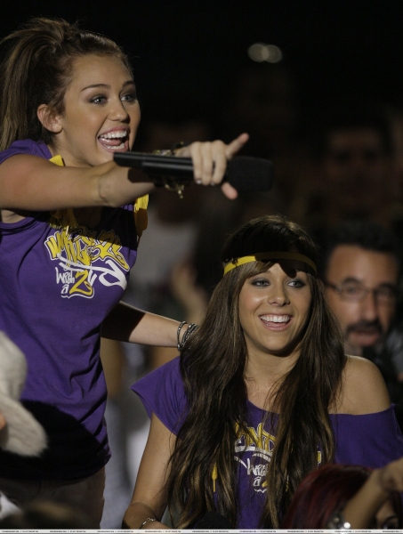 Miley Cyrus in Teen Choice Awards 2008