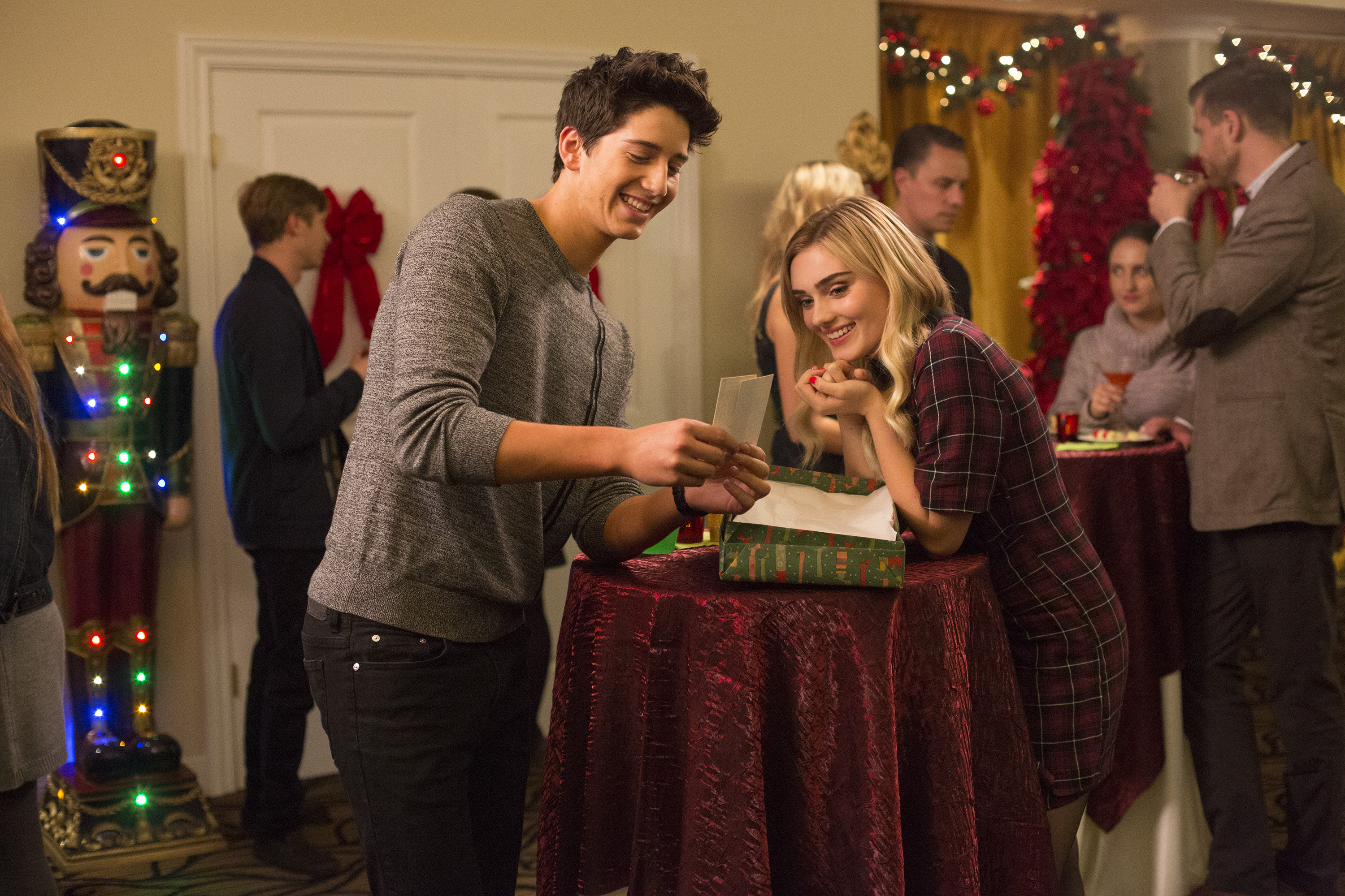 Milo Manheim in American Housewife