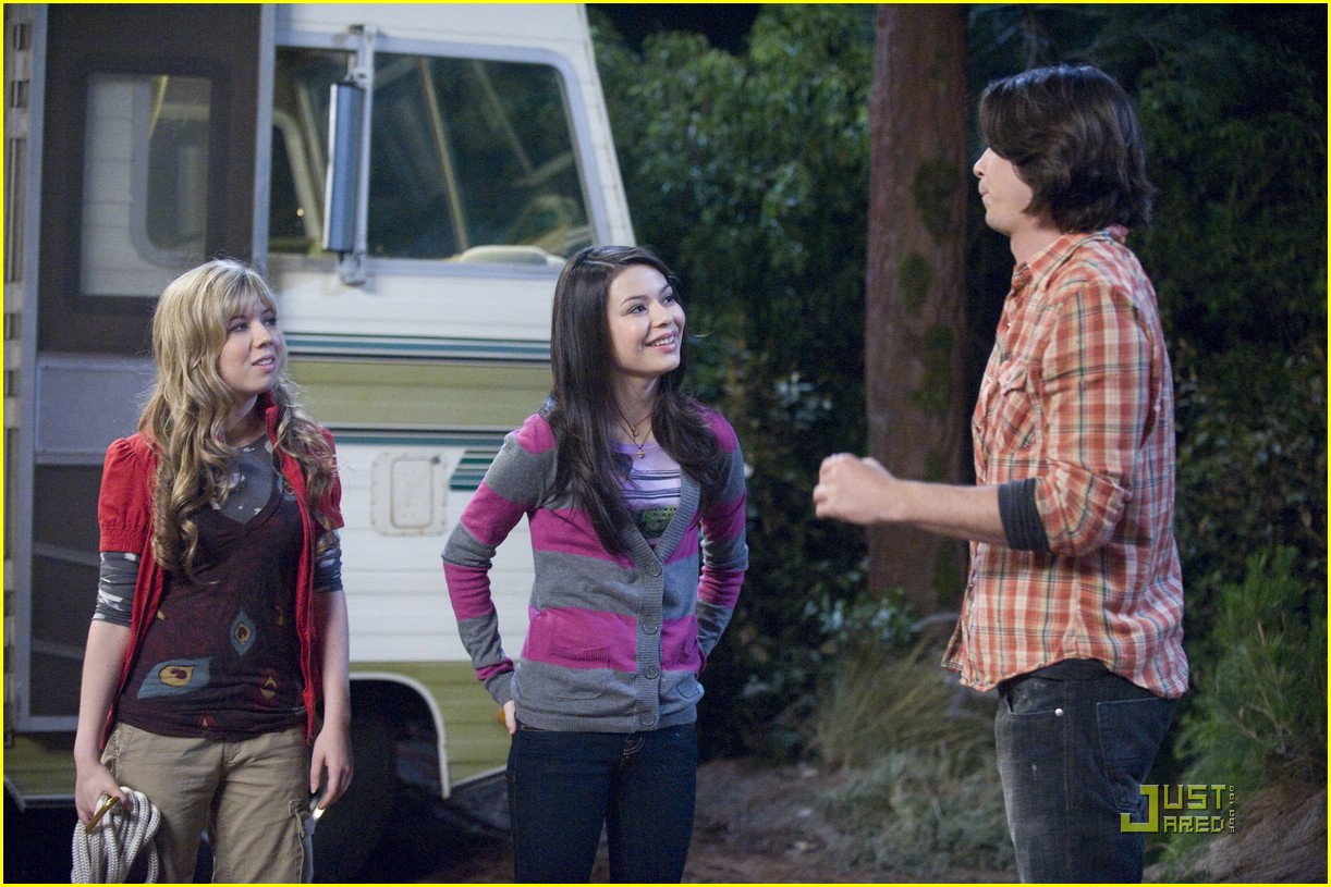 Miranda Cosgrove in iCarly: (Season 1)