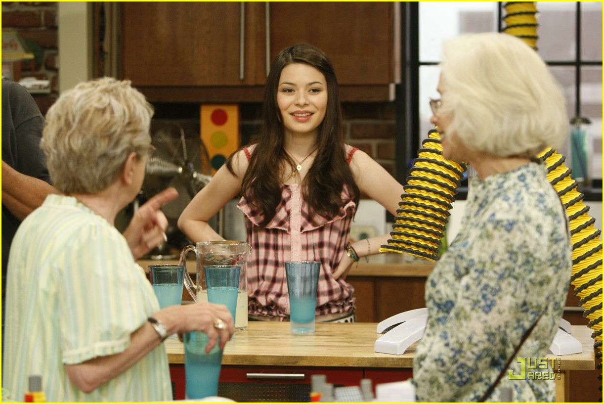 General photo of Miranda Cosgrove