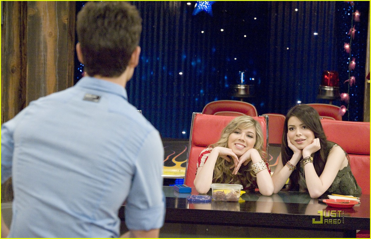 Miranda Cosgrove in iCarly: (Season 4)