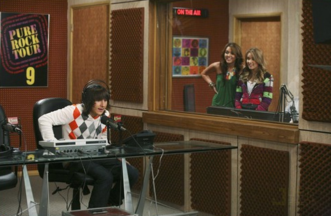 Mitchel Musso in Hannah Montana (Season 3)