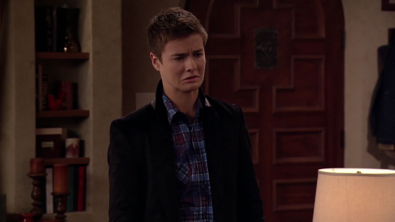 Peyton Meyer in Dog With a Blog