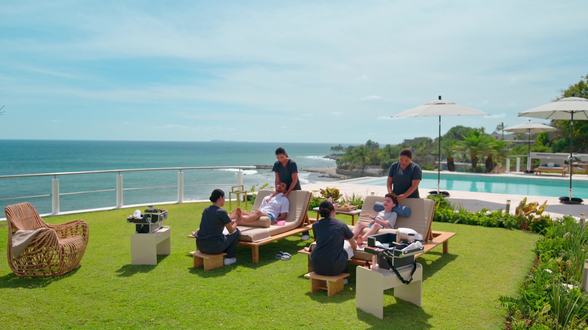 Raphael Alejandro in Acapulco