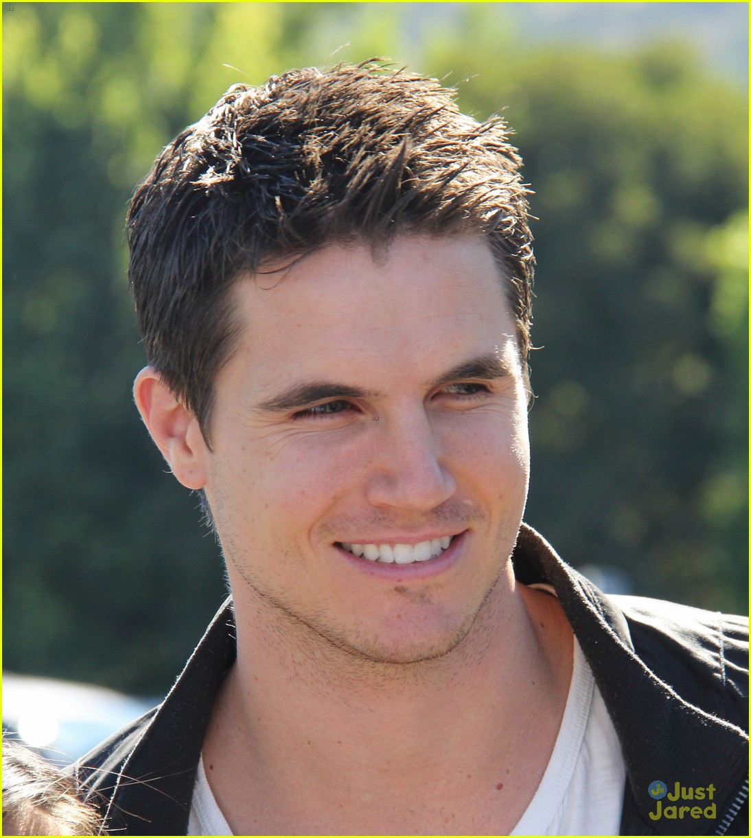 General photo of Robbie Amell